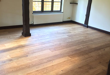 Brushed medium oak HD Roll Floor